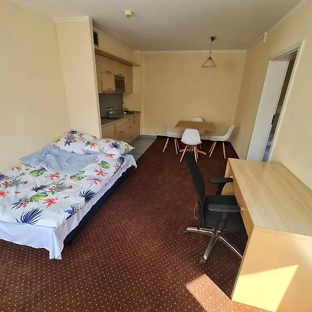 Apartamento 10q - Z6 201 *